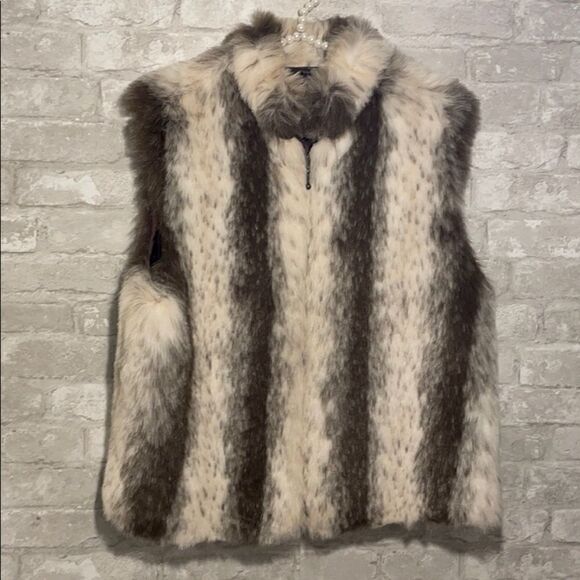 Preston & York Faux Fur Vest Zip Up - Picture 1 of 9